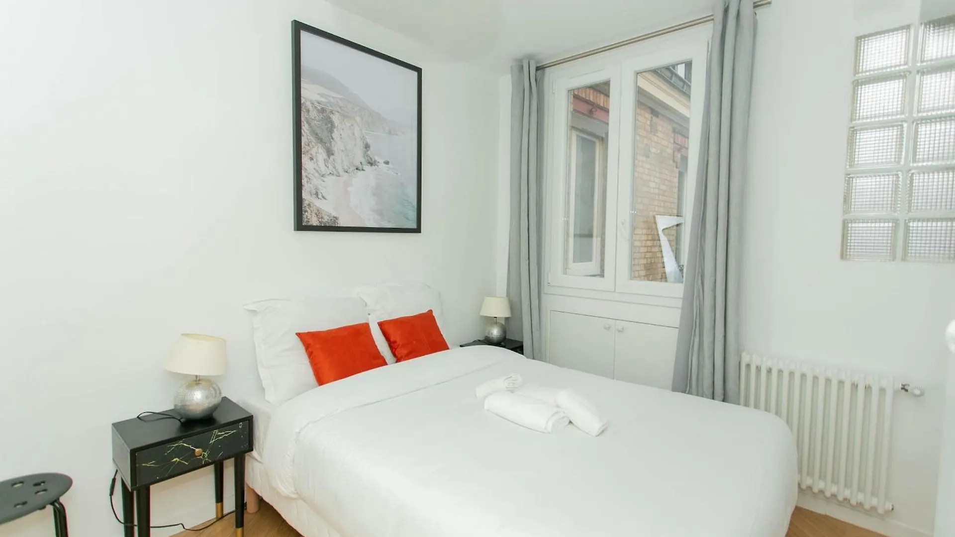 Cozy 2Br Near Champs-Elysees Paris 0*,  France