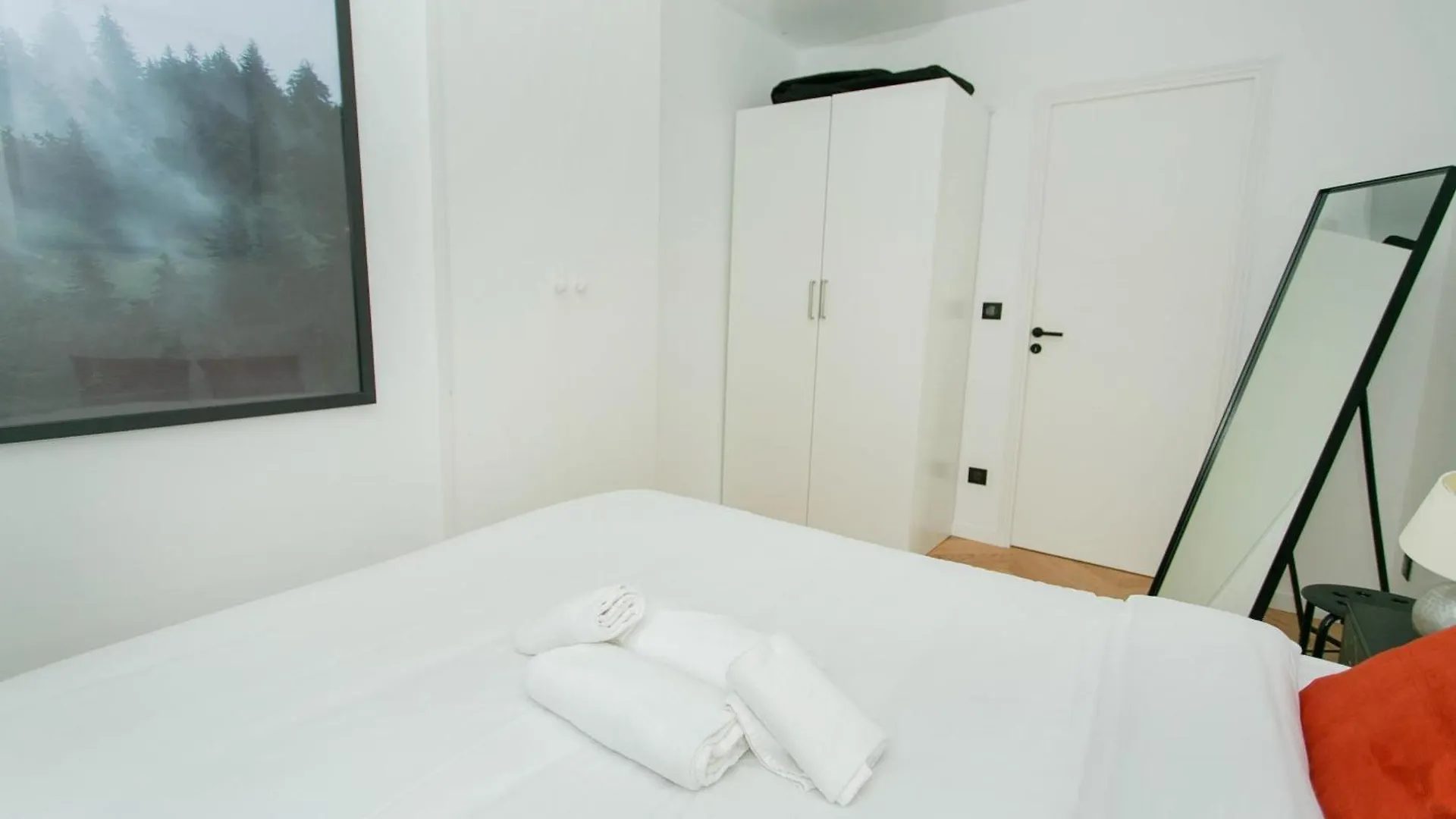 Cozy 2Br Near Champs-Elysees Paris Apartment