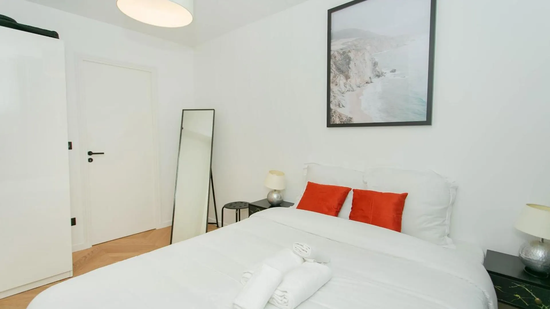 Cozy 2Br Near Champs-Elysees Paris 0*,