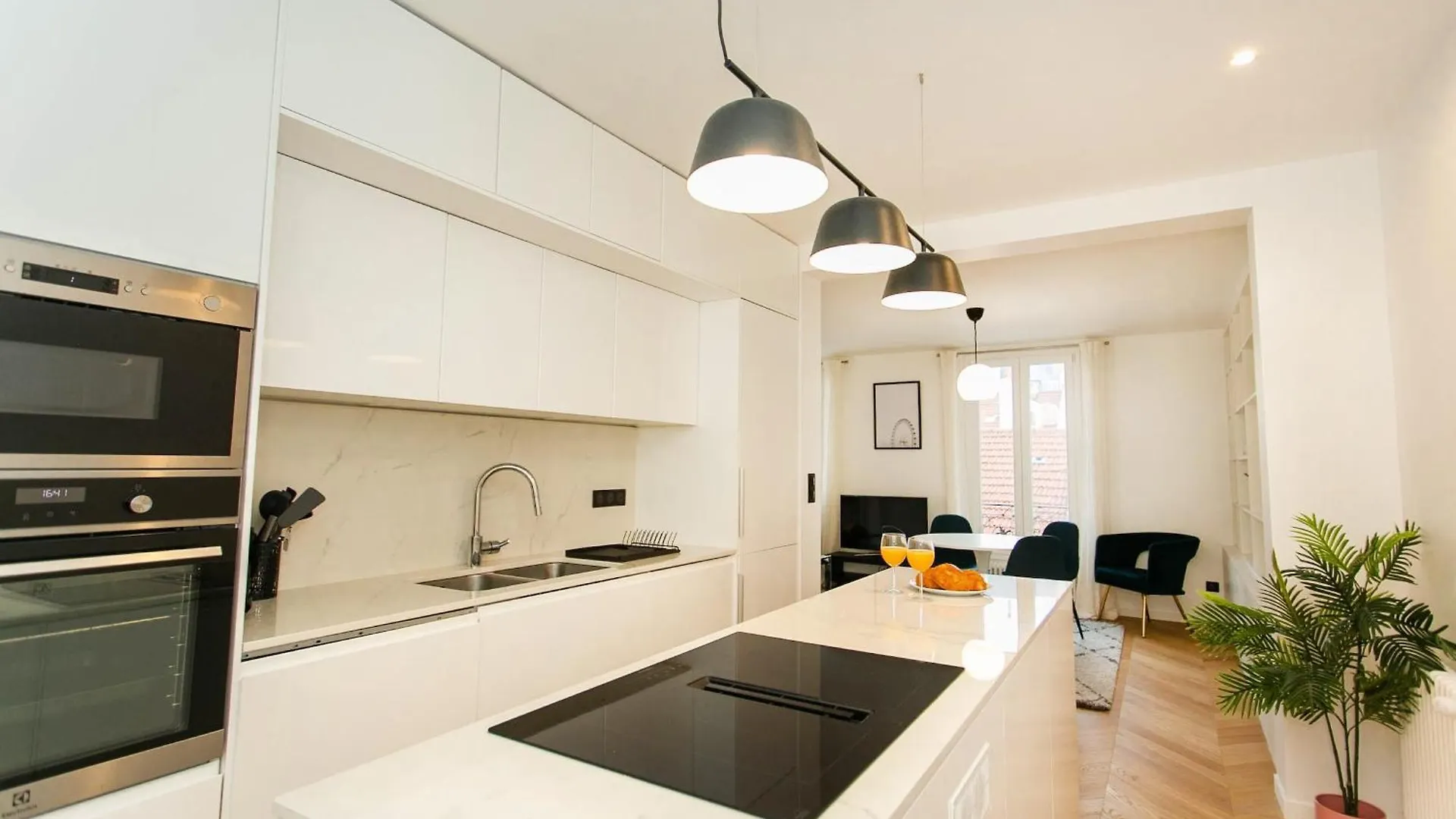 Cozy 2Br Near Champs-Elysees Paris